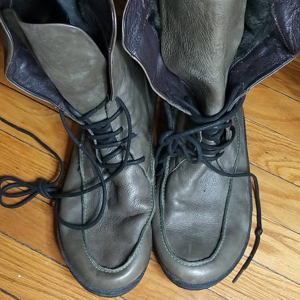 Camper Men's Leather Boots - Olive Green sz. 11